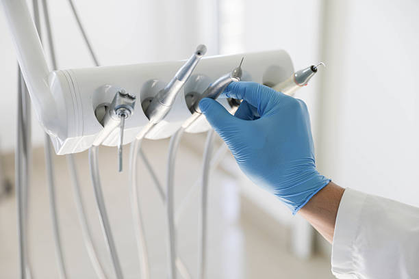 Professional Tooth Extraction technician working in Tano Road, NM